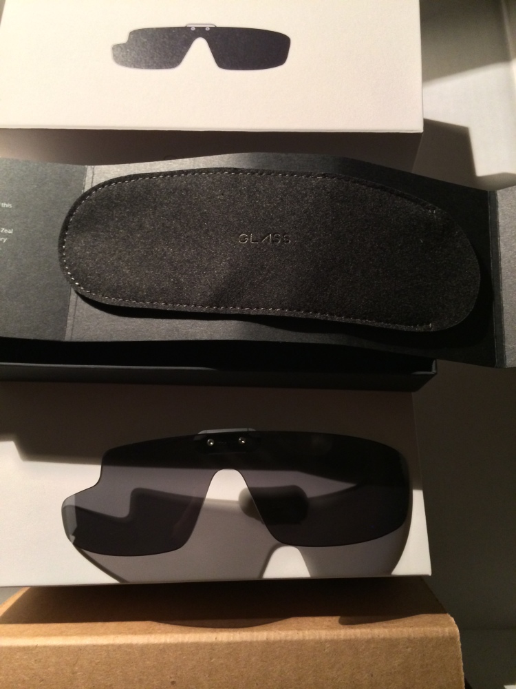 The Google Glass box didn't fall far from the Apple tree (4/6)